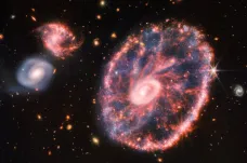 Webbův vesmírný dalekohled pořídil detailní snímky galaxie Cartwheel