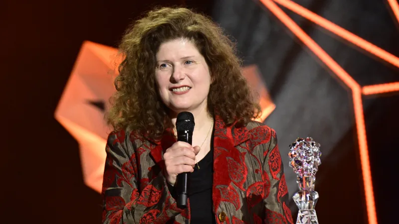 Cenu za nejlepší scénář snímku Němá tajemství obdržela Alice Nellis