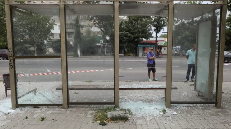 Zastávka v Mykolajivu po zásahu ruskou raketou