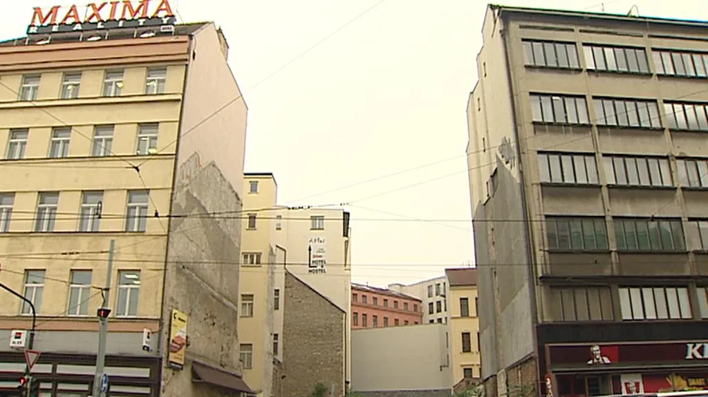 Průhled v domovní řadě - Na Poříčí