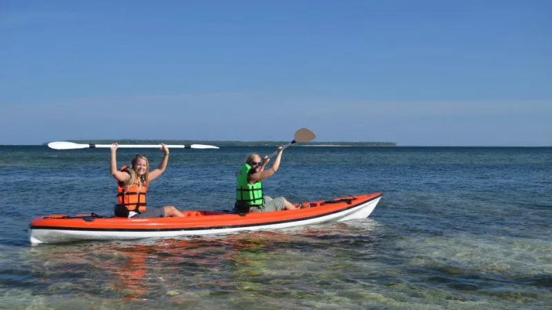Ivana Šmelová (vpravo) na cestách