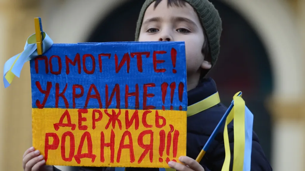 Demonstrace proti působení ruských sil na Krymu