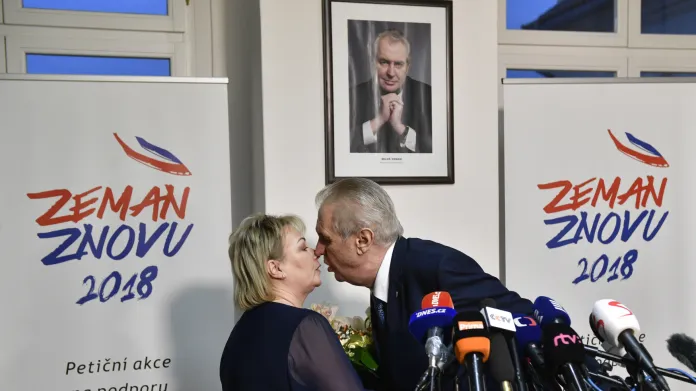 Ivana a Miloš Zemanovi v sídle Strany práv občanů po prvním kole prezidentských voleb