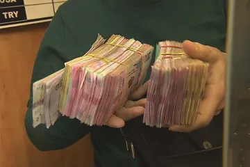 Uprchlíci mají v Česku problém směnit ukrajinské hřivny. Ruce od nich dávají pryč banky i směnárny