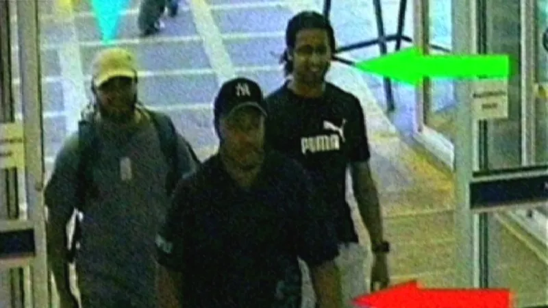 Záběry z kamer na trojici pachatelů