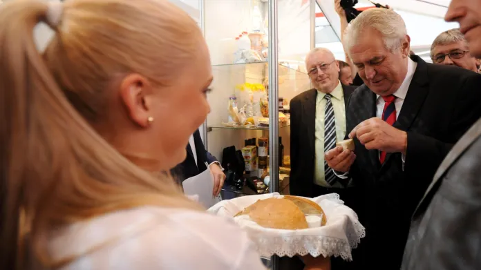 Prezidenta Zemana přivítali pořadatelé agrosalonu Země živitelka chlebem a solí