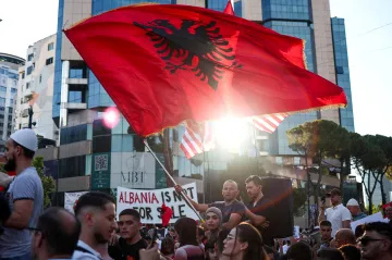 V Albánii pokračují protesty proti developerskému projektu Trumpovy rodiny