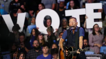Bruce Springsteen během prezidentské kampaně Kamaly Harrisové (2024)