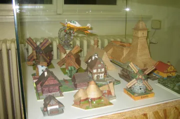 50 let vystřihovánek na Chvalském zámku