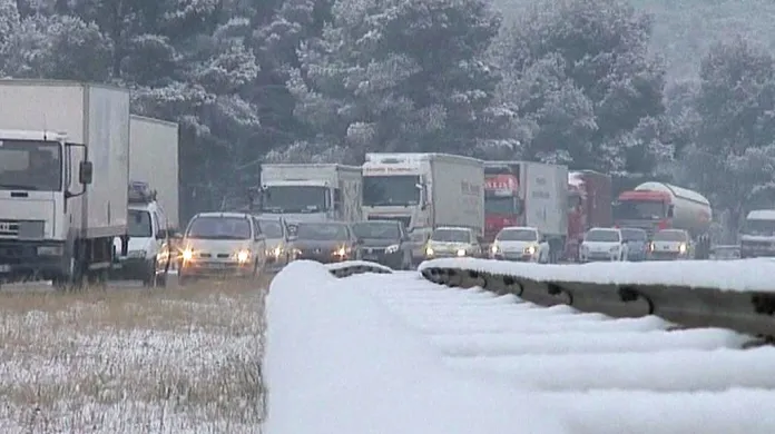 Sněhová kalamita na francouzských silnicích