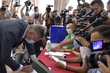 Volby v Černé Hoře vyhrála podle odhadů Demokratická strana socialistů, rýsuje se ale konec její vlády