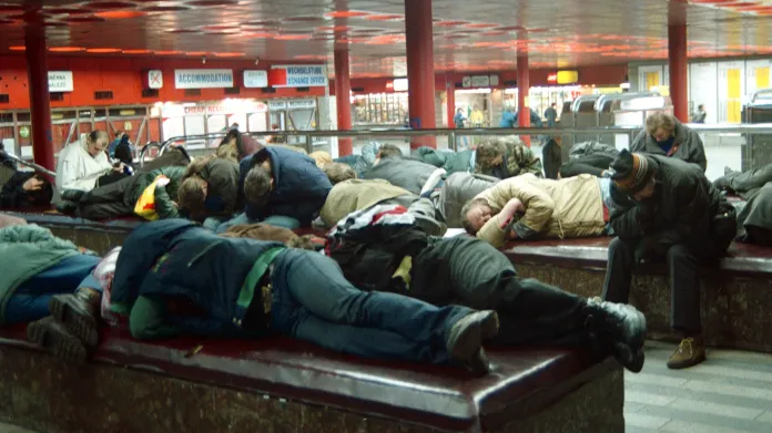 Bezdomovci na hlavním nádraží