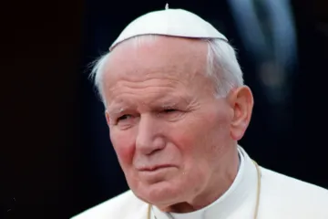 Papežové Jan Pavel II. a Jan XXIII. budou svatořečeni