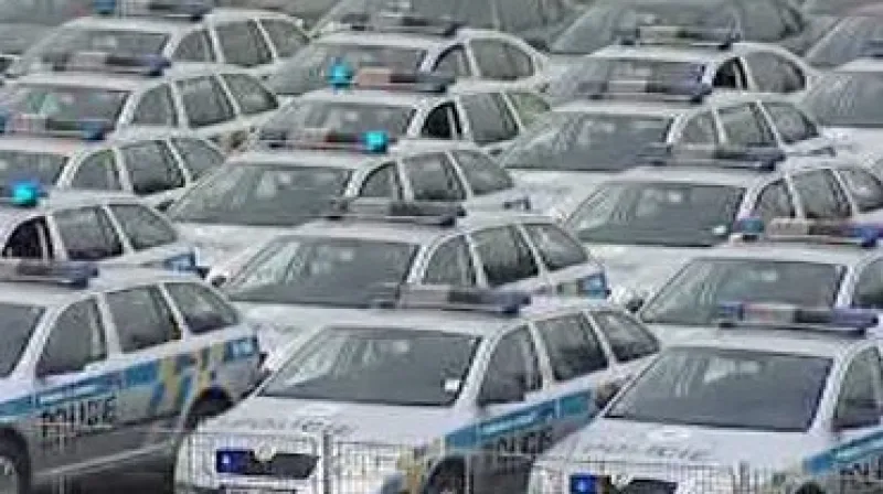 Přehlídka nových policejních aut