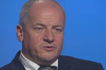 Je obrovská propast mezi vnímáním epidemie u lidí do 35 let a u starších. Mladí nechtějí ztrácet svobodu a brání se restrikcím, říká Prymula