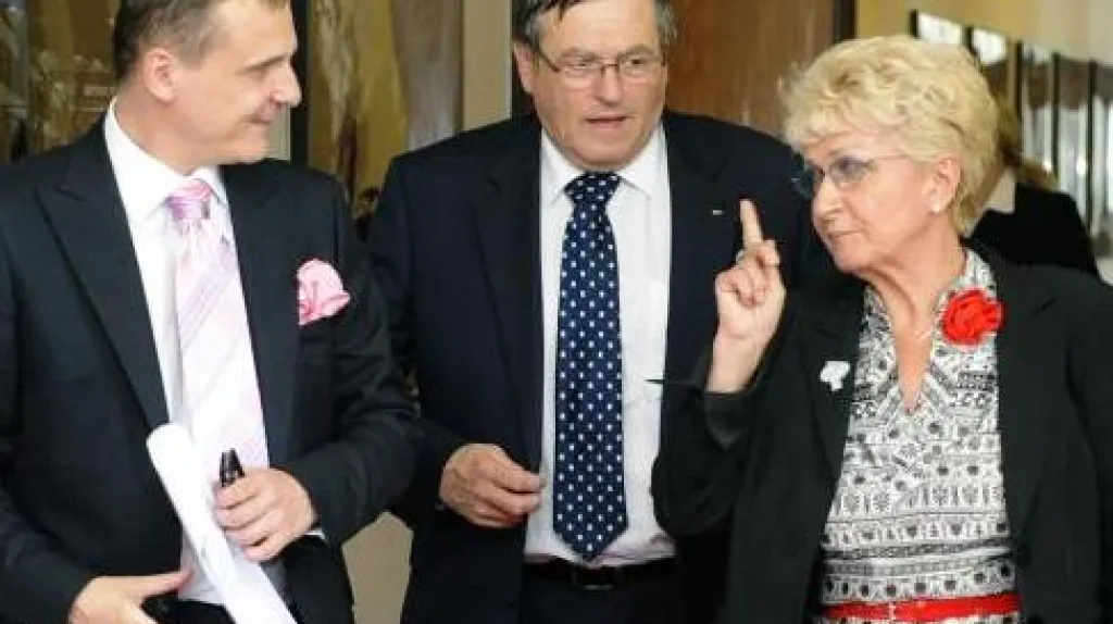 Ministr dopravy Vít Bárta, hejtmani Jiří Běhounek a Milada Emmerová