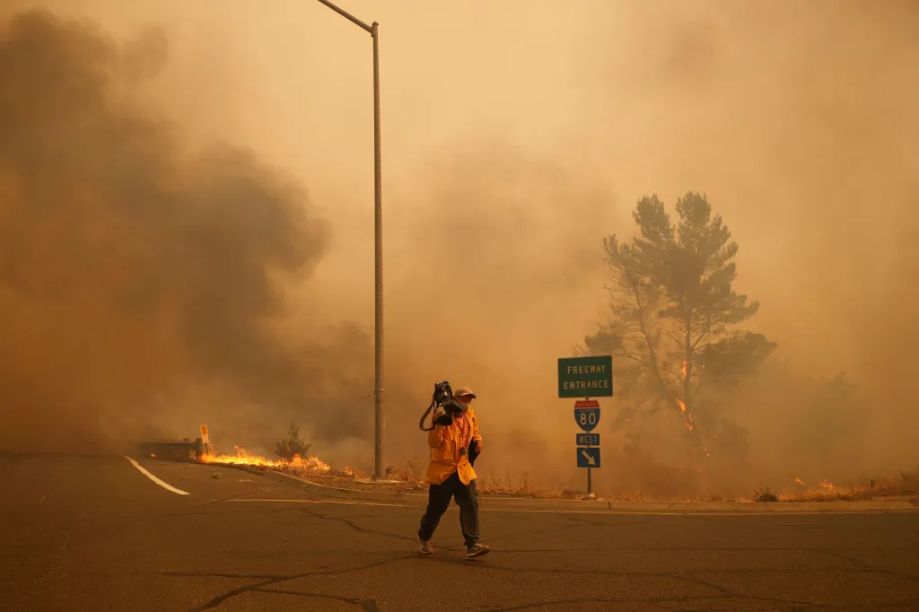 Kalifornie trpí vlnou veder a požáry