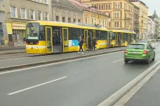 U tramvajového ostrůvku v Plzni se stala další nehoda. Město chce zvýšit jejich bezpečnost