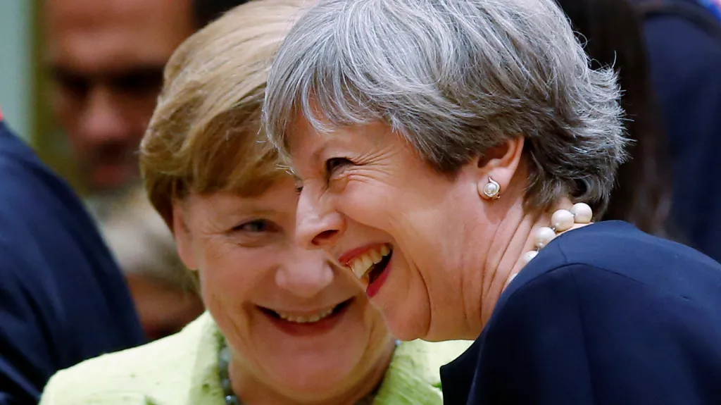 Theresa Mayová s Angelou Merkelovou během summitu EU