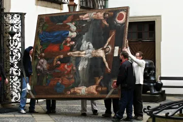 Vzácný ukradený obraz Ukřižování se vrací do Mikulova. Viset bude na zámku