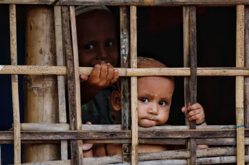 Kvůli americkým škrtům zavírají tisíce škol pro Rohingy v Bangladéši