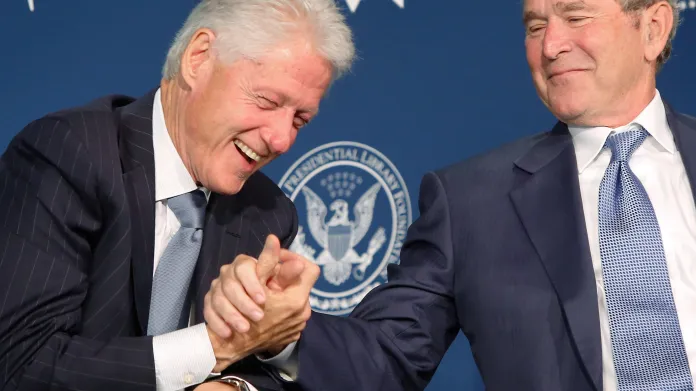 Bill Clinton a George Bush mladší