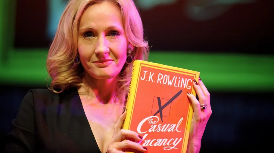 J. K. Rowlingová s románem pro dospělé