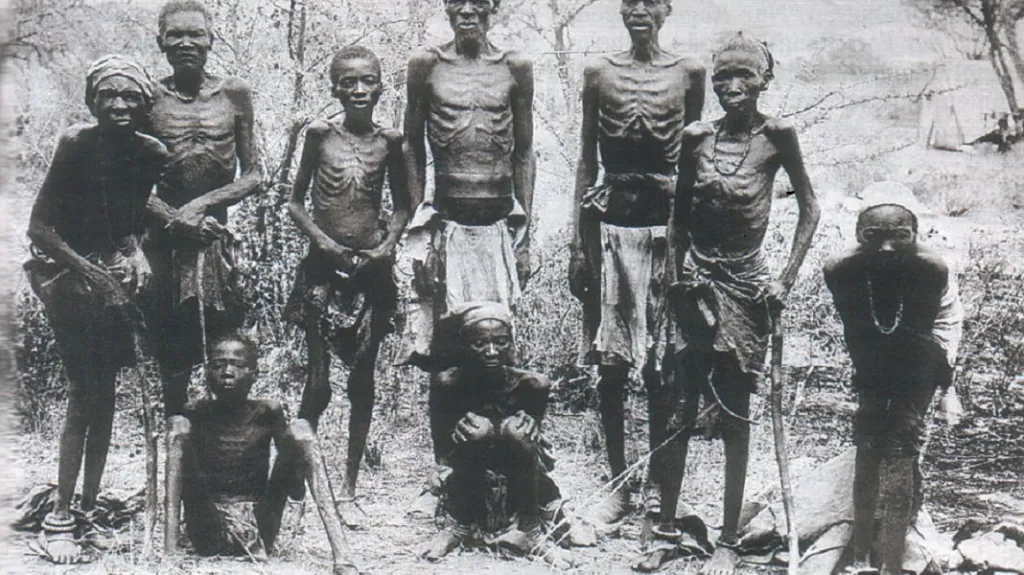 Hererové, kteří přežili genocidu (1907)