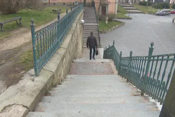 Schody v centru Chrudimi se bortí, problémem je statika