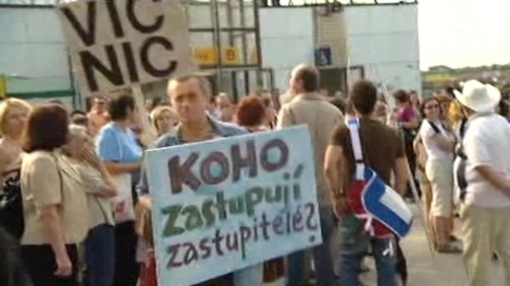 Demonstrace u metra Lužiny