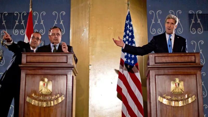 Nabíl Fahmí a John Kerry