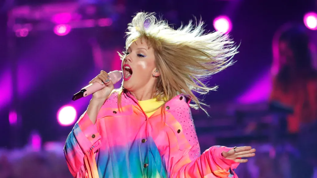 Spor se dotkne i skladeb Taylor Swiftové