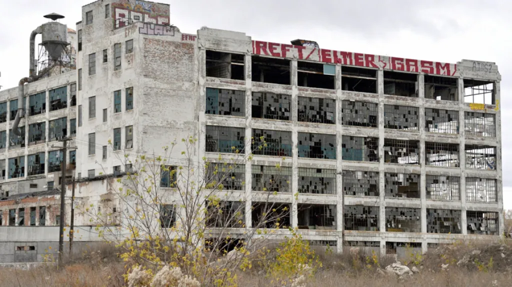 Detroit - opuštěná továrna