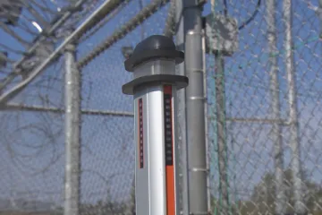 Vězni stále častěji pracují mimo střežené areály: Pašované drogy i SIM karty hlídá nový detektor