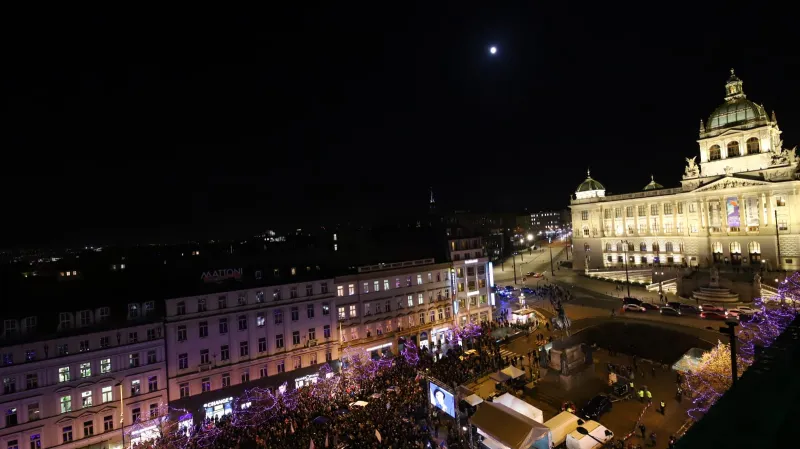 Demonstrace Milionu chvilek na Václavském náměstí 10. prosince