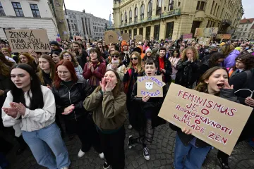V Praze se protestuje za práva žen i proti potratům
