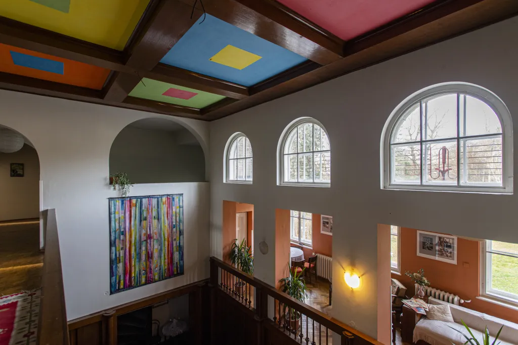 „Vila potřebuje rekonstrukci v řádech milionů až desítek milionů korun a my nemůžeme dopustit, aby dál chátrala,“ řekla ředitelka NROS Taťána Plecháčková