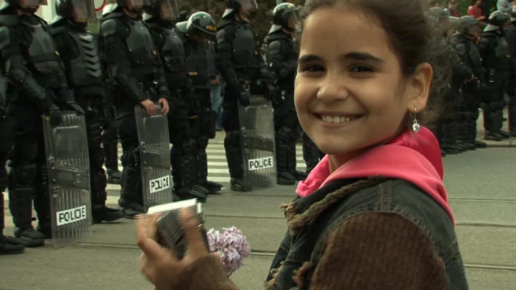 Janička z Ptáčat točí demonstraci extremistů