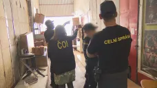 Zátah policie a celníků v tržnici Sapa