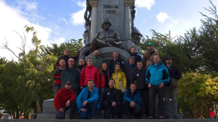 Dvacítka členů vědecké expedice v chilském Punta Arenas