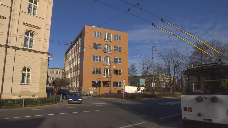 Oprava bývalé chemické průmyslovky, kde bude sídlit pobočka krajského soudu