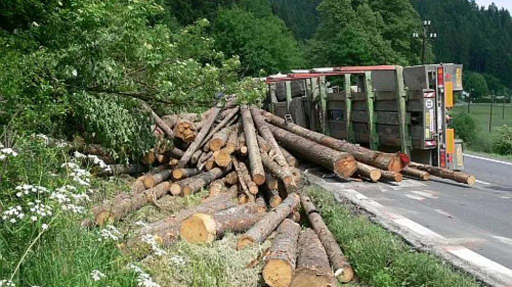 Převrácený kamion