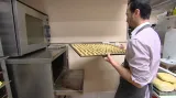 Pečení vanilkových rohlíčků