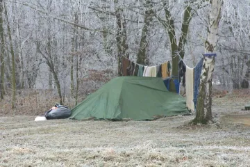 Mráz je horší než nákaza. Služby pro bezdomovce činnost omezovat neplánují