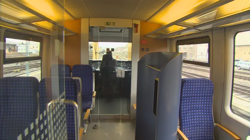 Interiér vlaku, který patří Arrivě