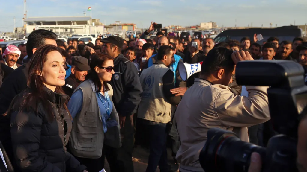 Angelina Jolie v jezídském uprchlickém táboře v Iráku