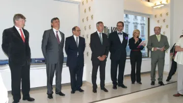 Otevření výstavy Tel Aviv slaví 100! v ČC za přítomnosti premiéra J. Fischera a ministra kulturury V. Riedlbaucha