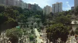 Hřbitov v Hongkongu obklopují mrakodrapy