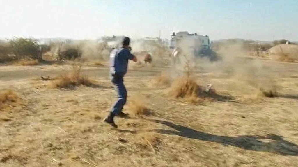 Policejní zásah proti stávkujícím horníkům v JAR