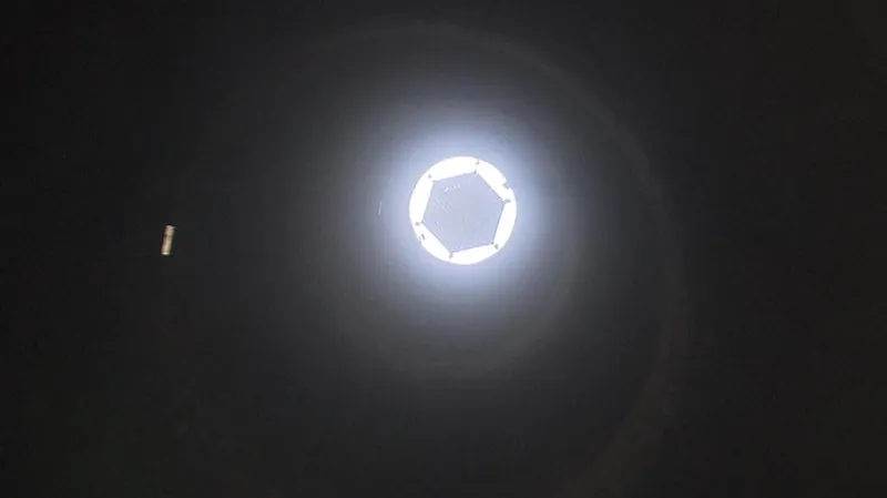 Pohled komínem elektrárny